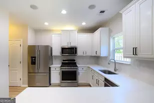 10 Bayview Dr, Newnan, GA 30265 - Photo 4