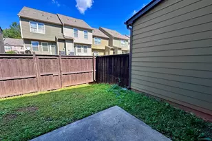 2042 Bayrose Cir, East Point, GA 30344 - Photo 6