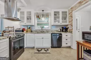 105 Pine St, Barnesville, GA 30204 - Photo 14