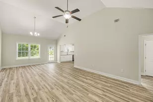 1002 Oglethorpe Ln, Darien, GA 31305 - Photo 4