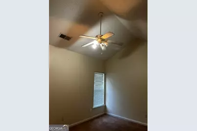 9592 Lakeview Circle, Union City, GA 30291 - Photo 8
