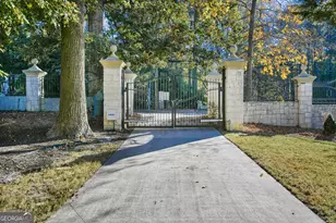 6020 Riverside Dr, Sandy Springs, GA 30328 - Photo 18