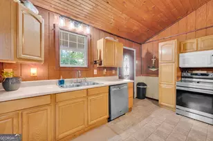 776 Normandy Trail, Lavonia, GA 30553 - Photo 10
