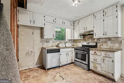 8326 Commanche Court, Jonesboro, GA 30236 - Photo 6