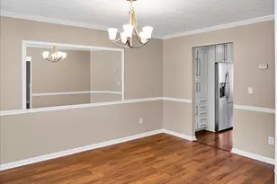 3725 Crescent Walk Ln, Suwanee, GA 30024 - Photo 4