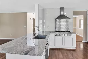 3725 Crescent Walk Ln, Suwanee, GA 30024 - Photo 6