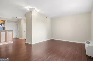 795 Hammond Dr, Sandy Springs, GA 30328 - Photo 10