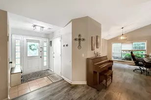 635 Paris Dr, Lawrenceville, GA 30043 - Photo 4