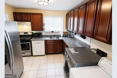 5617 Kingsport Drive NE, Sandy Springs, GA 30342 - Photo 2