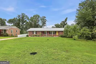 19 Colonial Dr, Newnan, GA 30263 - Photo 2