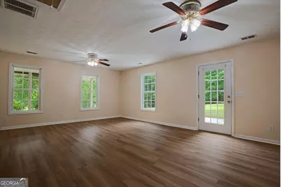 142 Mountain View Road, Lavonia, GA 30553 - Photo 6