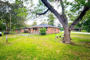 314 Durrence St, Glennville, GA 30427 - Photo 30