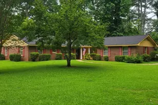 146 Cascade Cir, Lagrange, GA 30241 - Photo 1