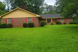 146 Cascade Cir, Lagrange, GA 30241 - Photo 2