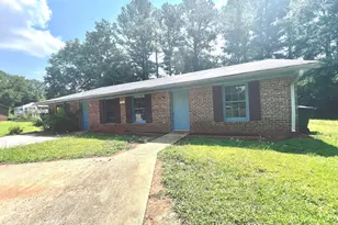 1047 Chestnut Oak Ct NE, Conyers, GA 30012 - Photo 4