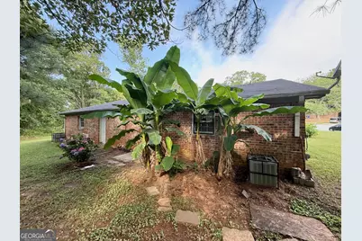 1047 Chestnut Oak Court NE, Conyers, GA 30012 - Photo 4