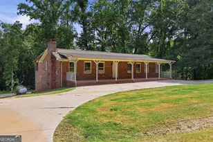 1042 Lakeland Dr, Toccoa, GA 30577 - Photo 2