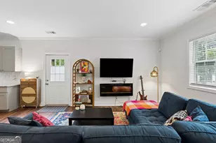 2533 Romain Way, East Point, GA 30344 - Photo 8