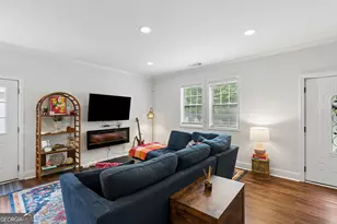 2533 Romain Way, East Point, GA 30344 - Photo 8