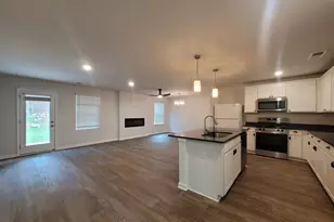 220 River Meadow Dr, Lagrange, GA 30241 - Photo 2