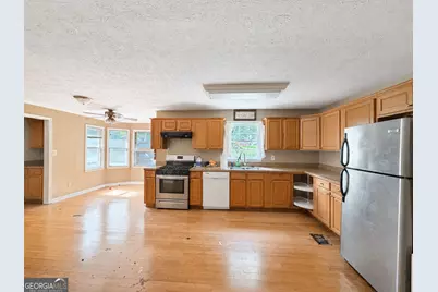 677 Bankshire Drive, Suwanee, GA 30024 - Photo 4