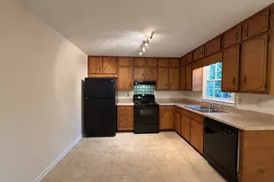 734 Marthas Dr, Lawrenceville, GA 30045 - Photo 4