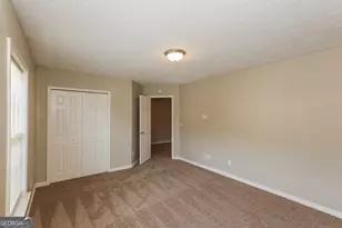 8931 Crest View Cir, Union City, GA 30291 - Photo 16