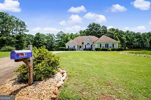 165 Crescent Cir, Newnan, GA 30265 - Photo 2