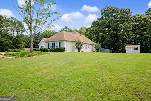 165 Crescent Cir, Newnan, GA 30265 - Photo 4