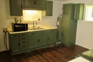 824 White St, Griffin, GA 30223 - Photo 2