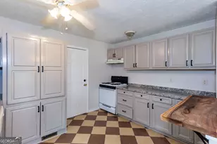 2435 Claude St NW, Atlanta, GA 30318 - Photo 4