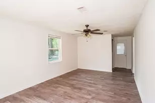 733 Sutton St, Jesup, GA 31545 - Photo 8
