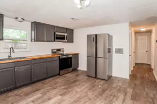 733 Sutton St, Jesup, GA 31545 - Photo 2