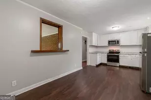 6414 E Shadow Rock Dr, Lithonia, GA 30058 - Photo 6