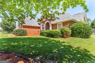608 Twelve Oaks Dr, Warner Robins, GA 31088 - Photo 2