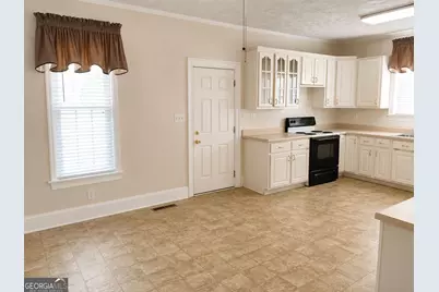 410 Zebulon Street, Barnesville, GA 30204 - Photo 4