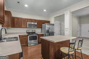 175 Spring Cir, Senoia, GA 30276 - Photo 2