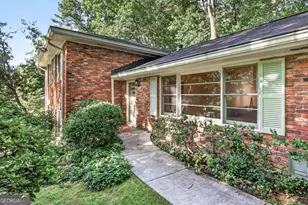 6885 Heathfield Dr, Atlanta, GA 30328 - Photo 2