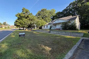 523 E Solomon St, Griffin, GA 30223 - Photo 2