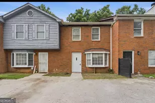 667 Hunting Creek Ln SE, Conyers, GA 30013 - Photo 1