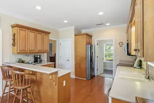 402 Houston St, Darien, GA 31305 - Photo 6