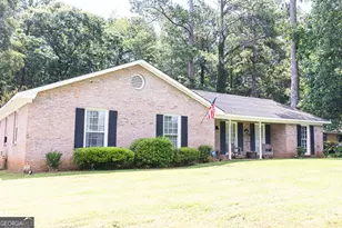 500 Camelot Dr, Lagrange, GA 30241 - Photo 2
