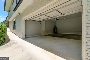 3102 Edgewater Dr, Gainesville, GA 30501 - Photo 2