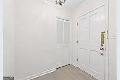 70 Chaumont Square NW, Atlanta, GA 30327 - Photo 2