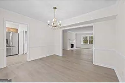 70 Chaumont Square NW, Atlanta, GA 30327 - Photo 10