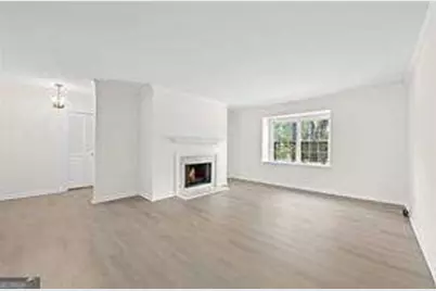 70 Chaumont Square NW, Atlanta, GA 30327 - Photo 4