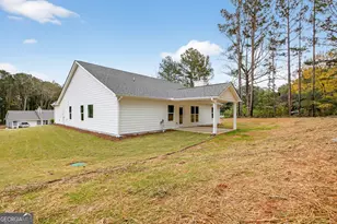 428 Seashell Ct, Statham, GA 30666 - Photo 4