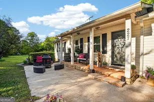 227 Shady Ln, Williamson, GA 30292 - Photo 2