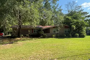152 Crest Dr, Cochran, GA 31014 - Photo 1