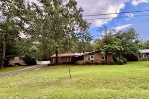 152 Crest Dr, Cochran, GA 31014 - Photo 1